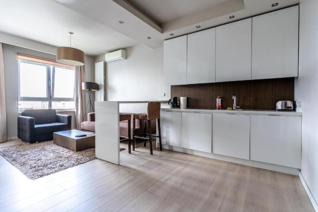 Platinum Tower - City Center - Golden Apartments Варшава Экстерьер фото